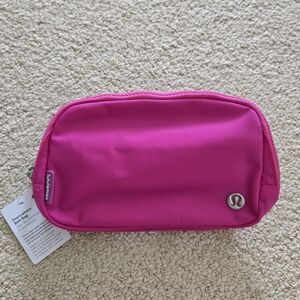 Lululemon Everywhere Belt Bag Sonic Pink